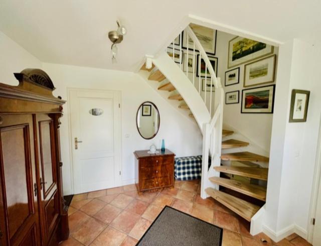 הוסום Gaestehaus Zum Krug מראה חיצוני תמונה